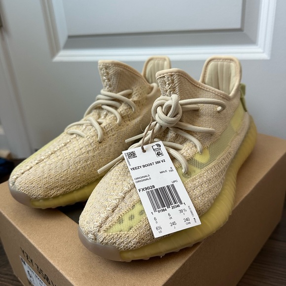 Yeezy Boost 350V2 in ‘Flax’ NWT (Size 6.5 M) - Picture 2 of 9